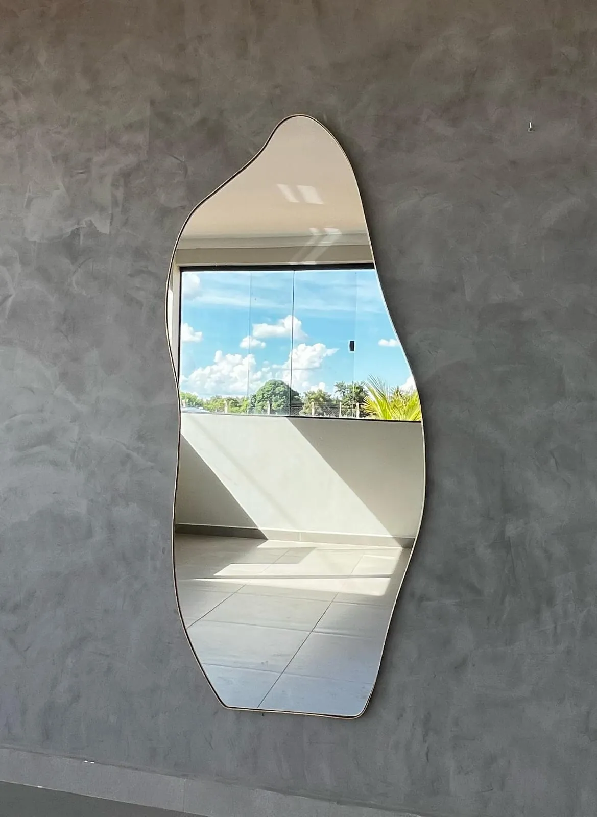 Espelho Decorativo Orgânico Mountain com Moldura